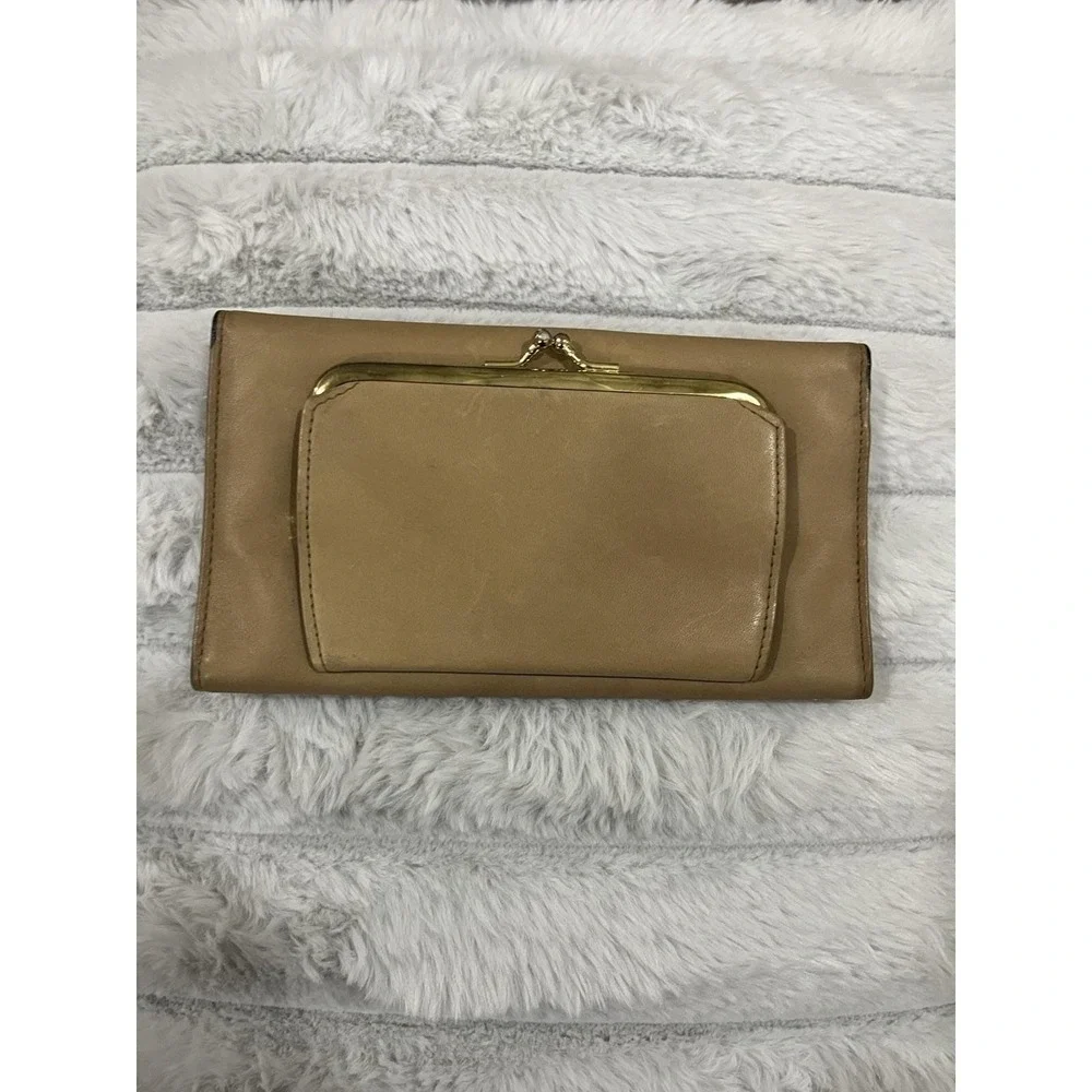 Buxton Clutch Wallet Women OS Tan Good Velvet Touch Cowhide Kisslock Trifold‎